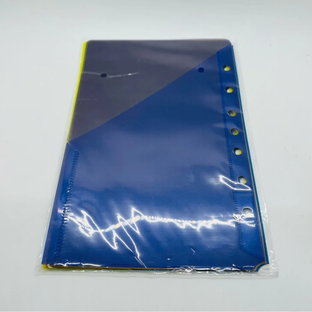 NWT Avery Mini Plastic Binder Pockets, Assorted Colors, 5 pack slash jackets